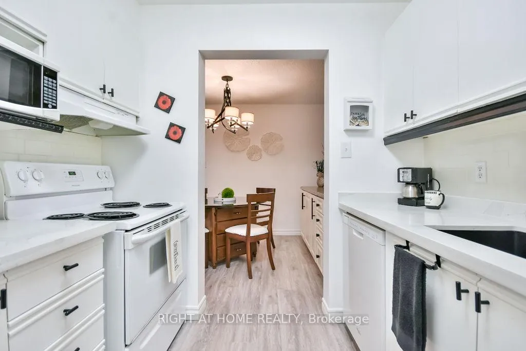 Photo 14 of Unit B6, 179 Edgehill Drive, Barrie, Letitia Heights — HOMEH