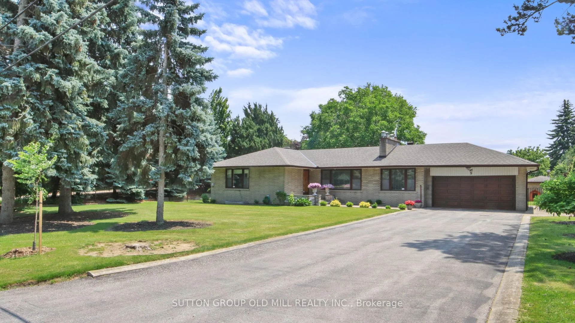 Photo 3 of 9 Westmount Park Road, Etobicoke, Humber Heights — HOMEH