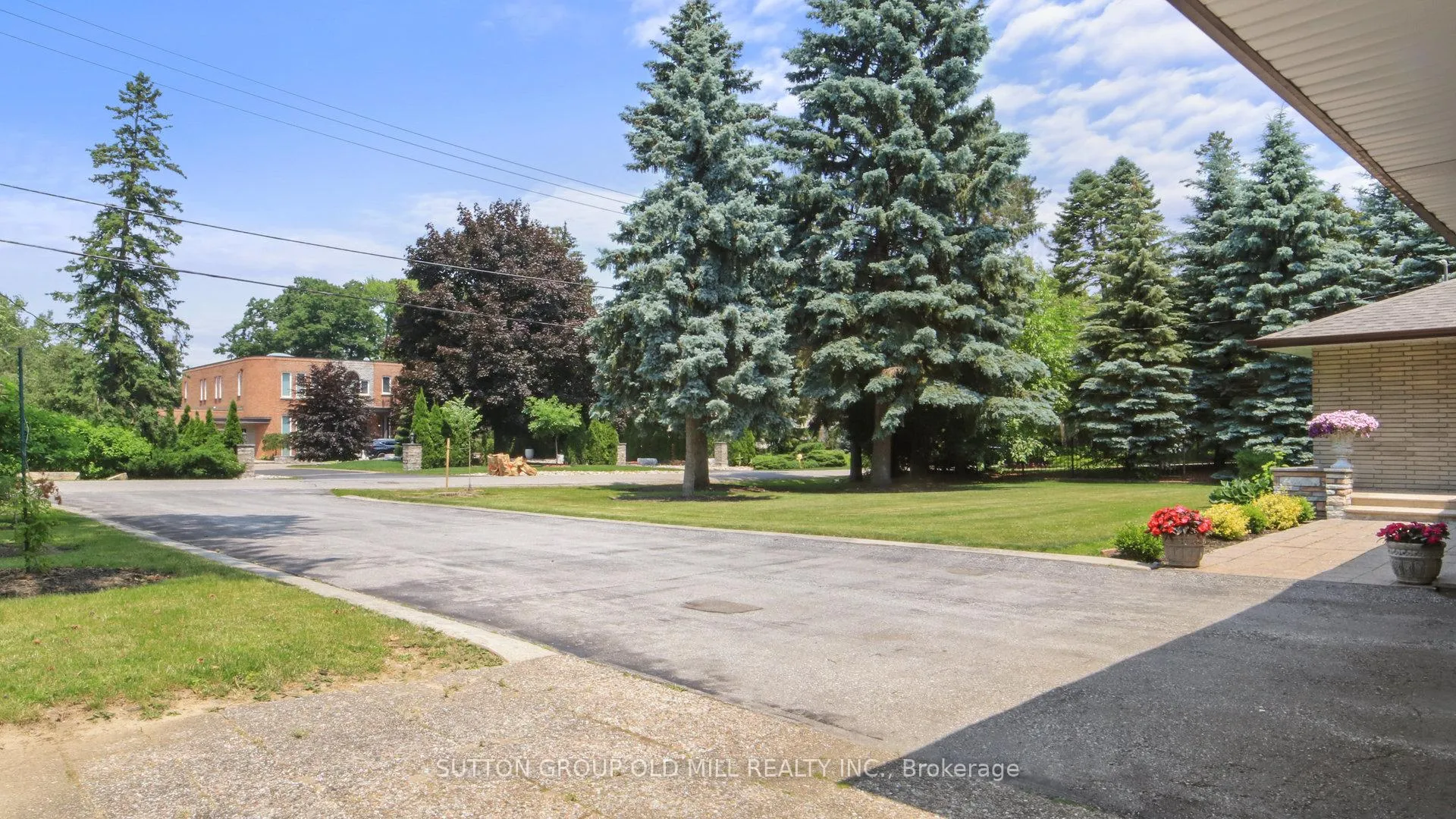 Photo 4 of 9 Westmount Park Road, Etobicoke, Humber Heights — HOMEH