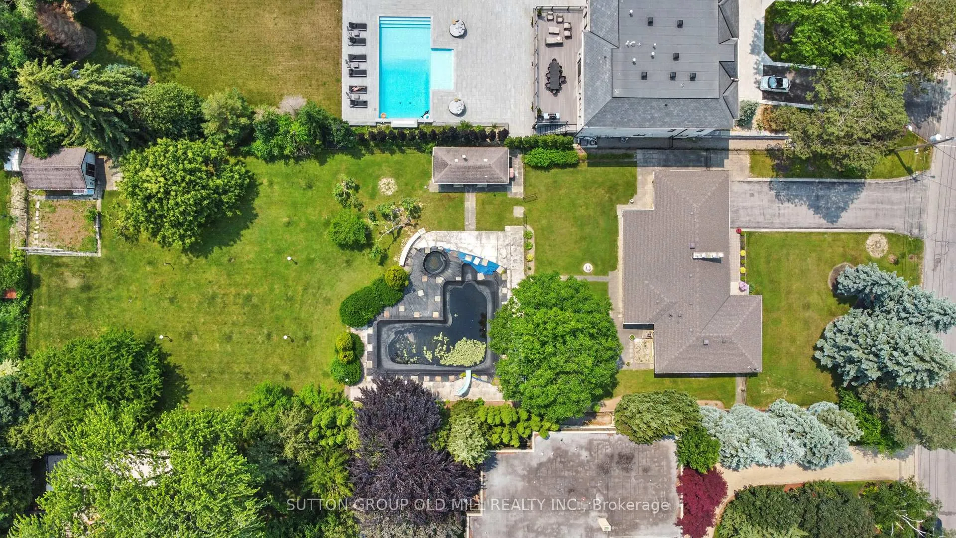 Photo 5 of 9 Westmount Park Road, Etobicoke, Humber Heights — HOMEH