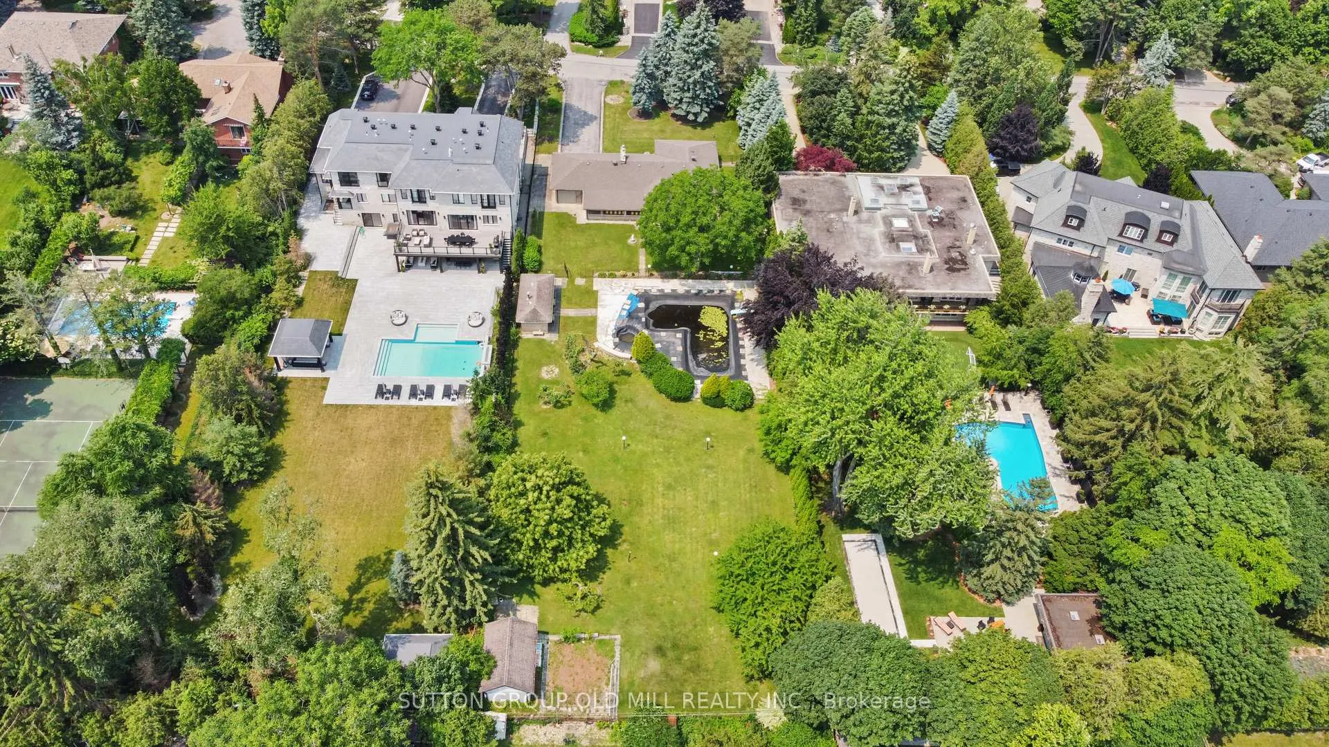 Photo 6 of 9 Westmount Park Road, Etobicoke, Humber Heights — HOMEH