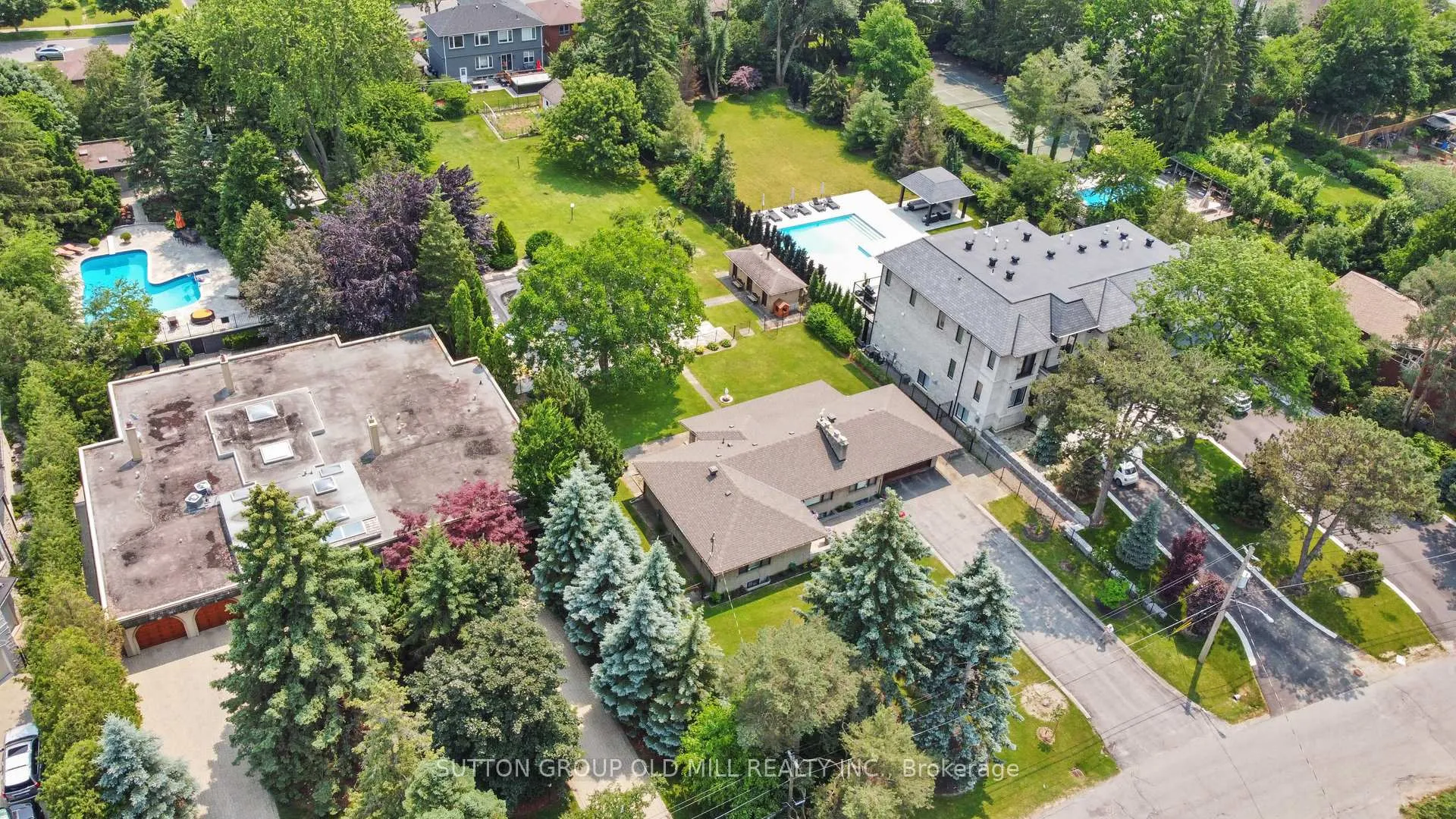 Photo 7 of 9 Westmount Park Road, Etobicoke, Humber Heights — HOMEH