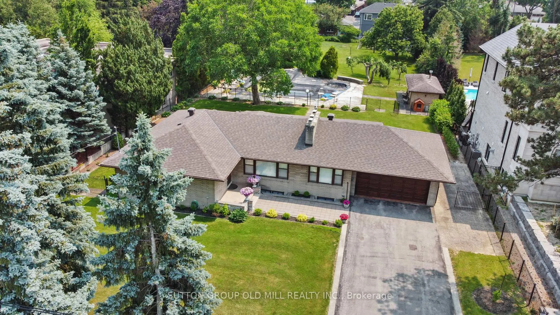 Photo 9 of 9 Westmount Park Road, Etobicoke, Humber Heights — HOMEH
