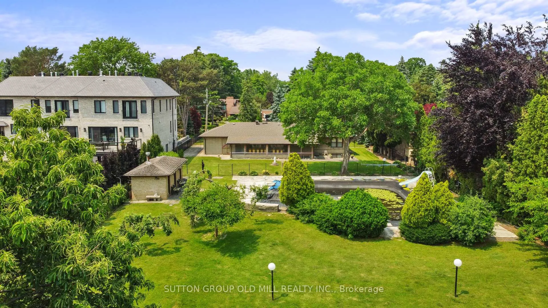 Photo 11 of 9 Westmount Park Road, Etobicoke, Humber Heights — HOMEH