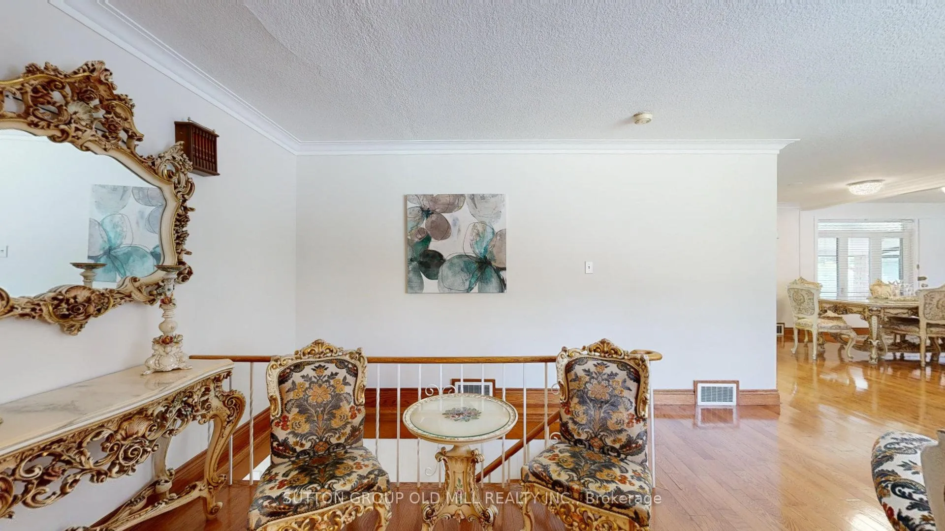 Photo 12 of 9 Westmount Park Road, Etobicoke, Humber Heights — HOMEH