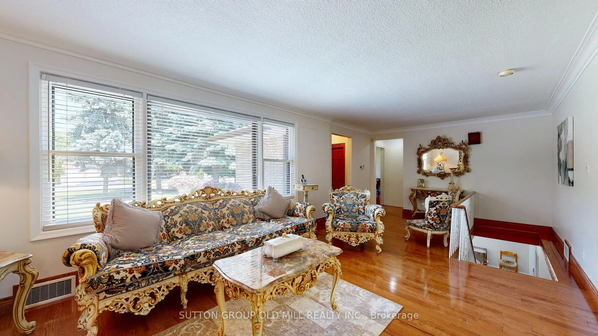 Photo 14 of 9 Westmount Park Road, Etobicoke, Humber Heights — HOMEH