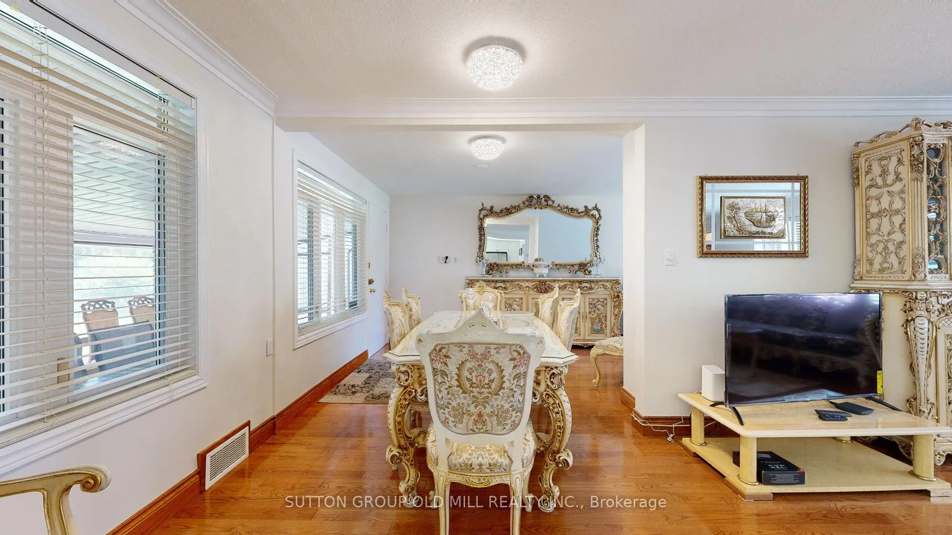 Photo 15 of 9 Westmount Park Road, Etobicoke, Humber Heights — HOMEH