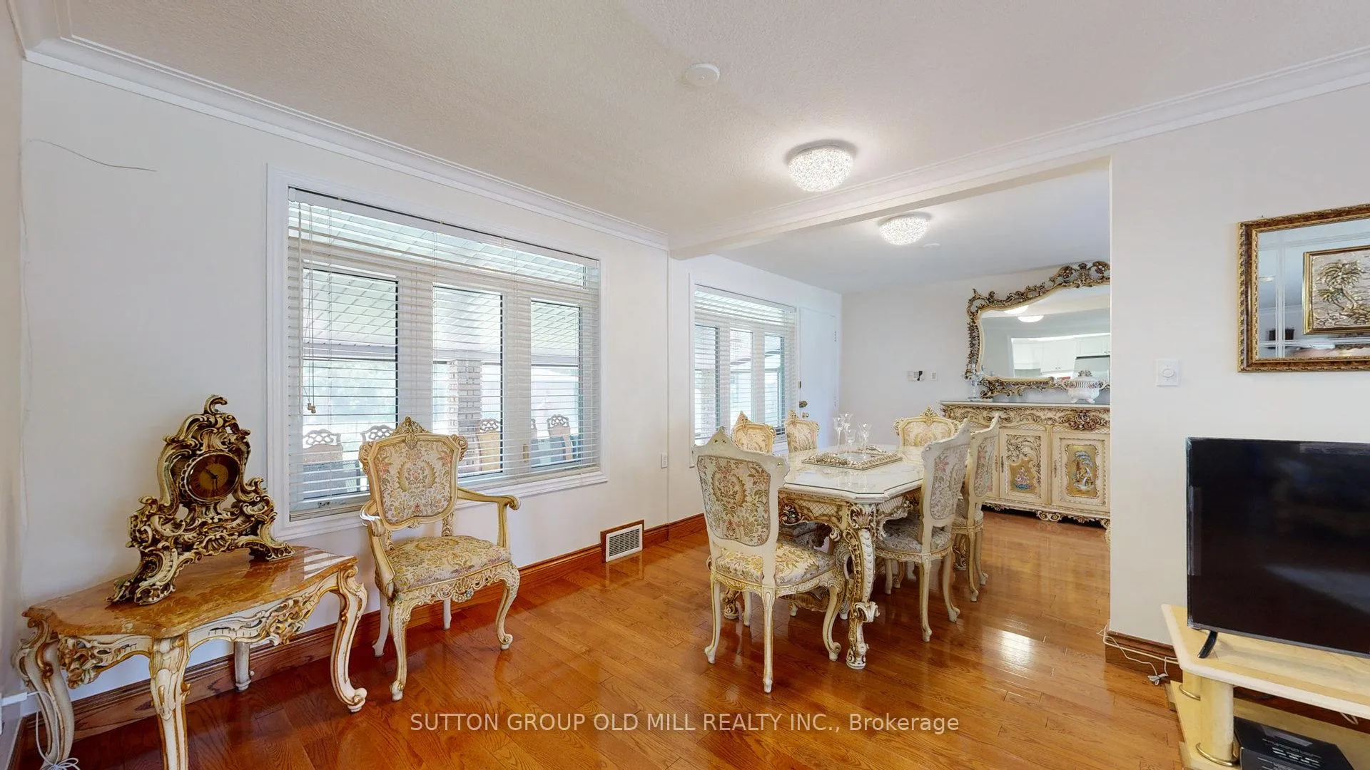 Photo 16 of 9 Westmount Park Road, Etobicoke, Humber Heights — HOMEH