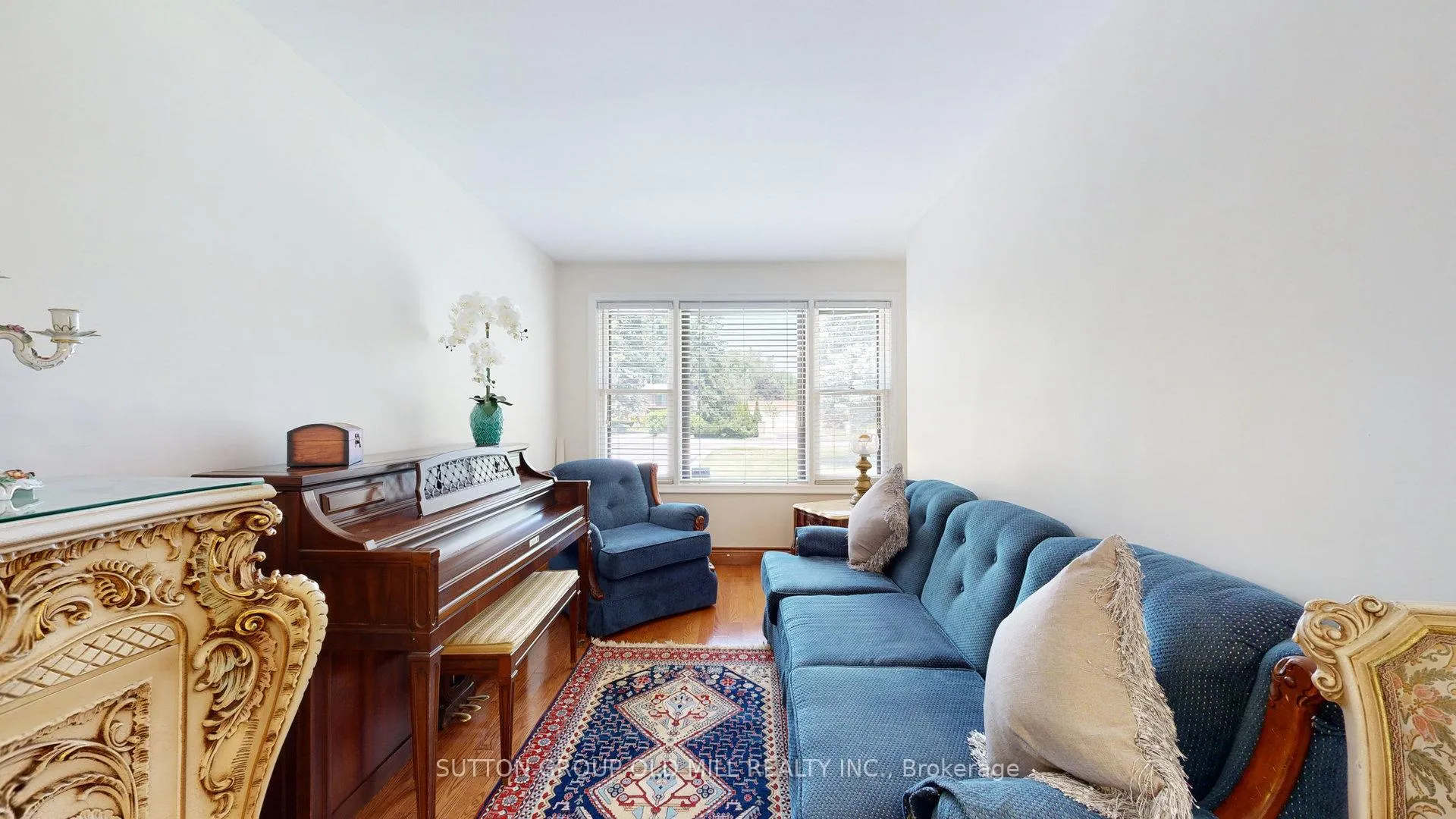 Photo 18 of 9 Westmount Park Road, Etobicoke, Humber Heights — HOMEH