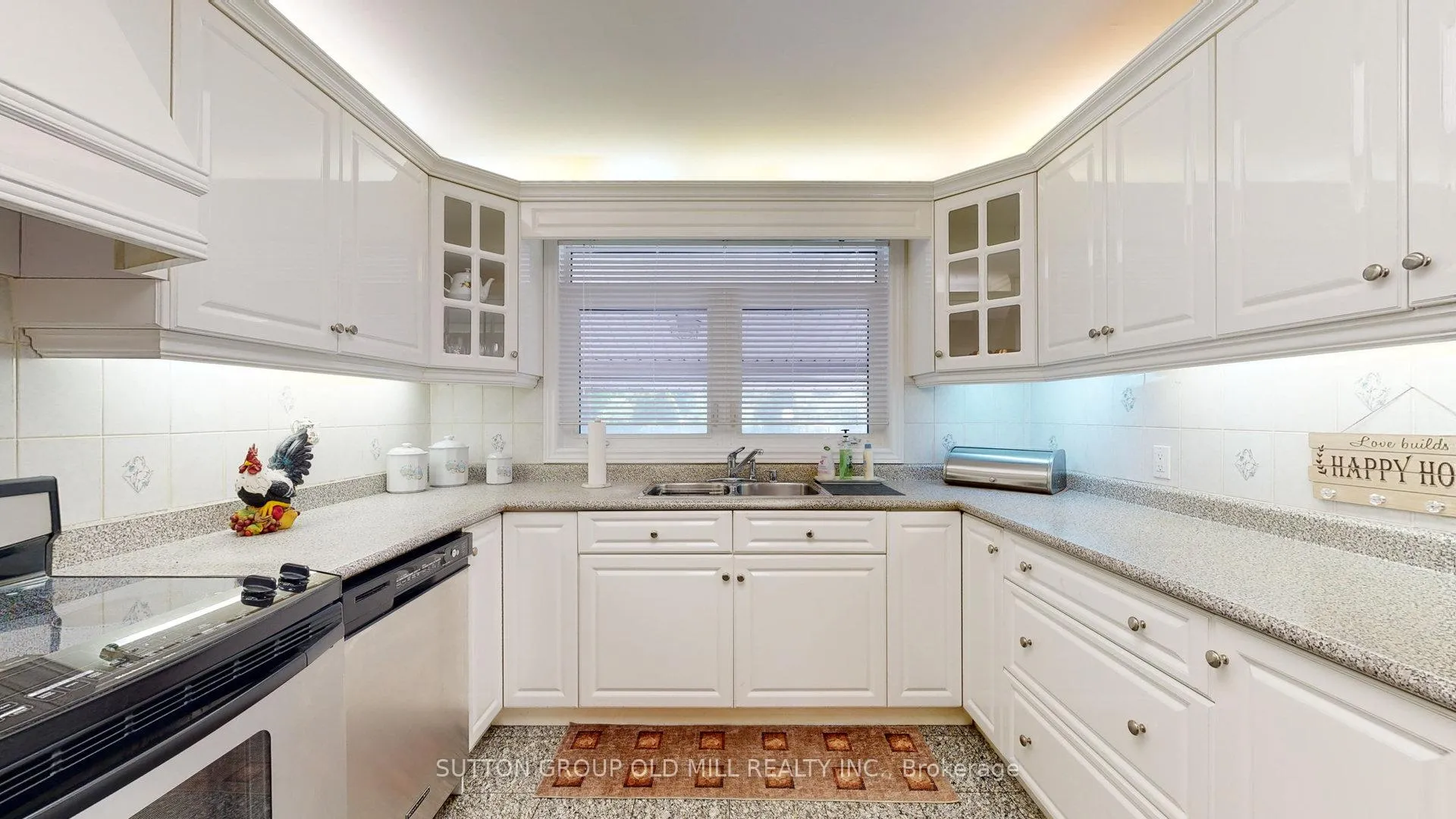 Photo 19 of 9 Westmount Park Road, Etobicoke, Humber Heights — HOMEH