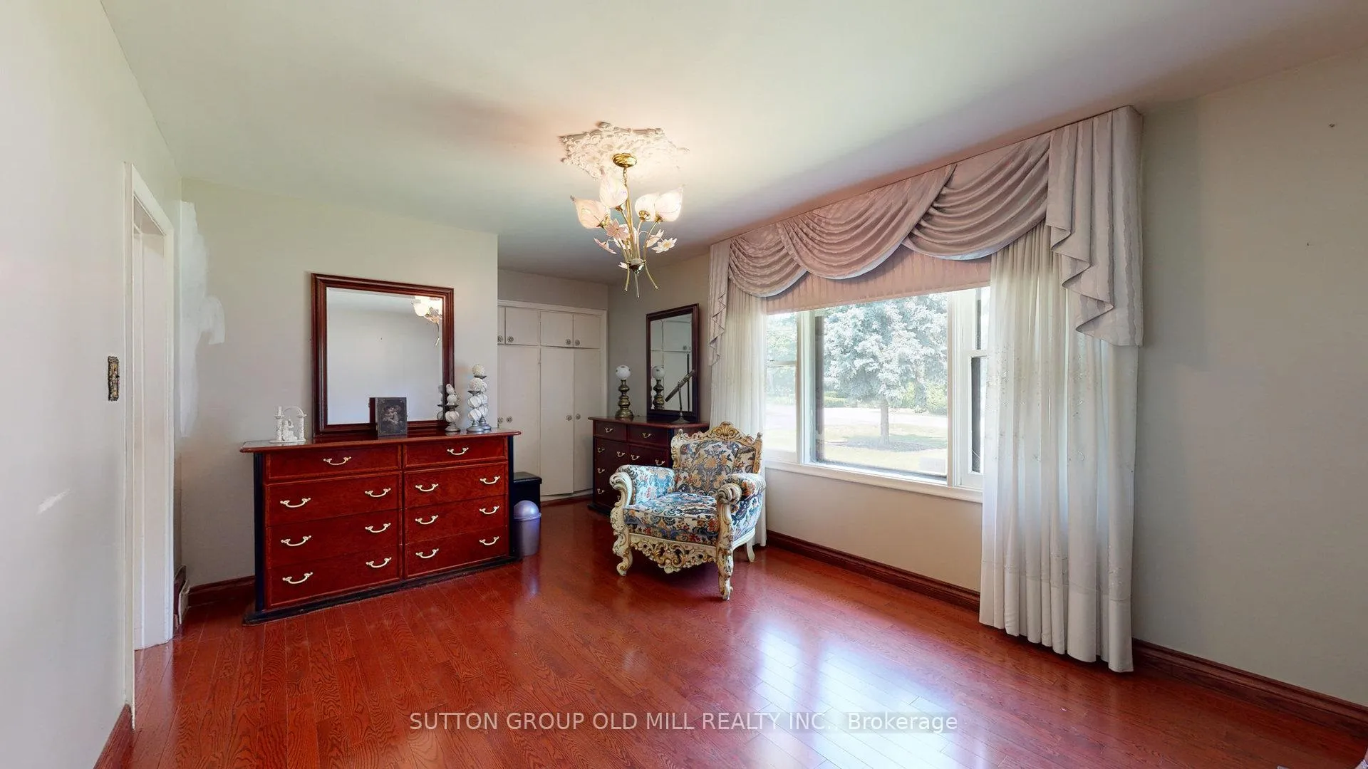 Photo 21 of 9 Westmount Park Road, Etobicoke, Humber Heights — HOMEH