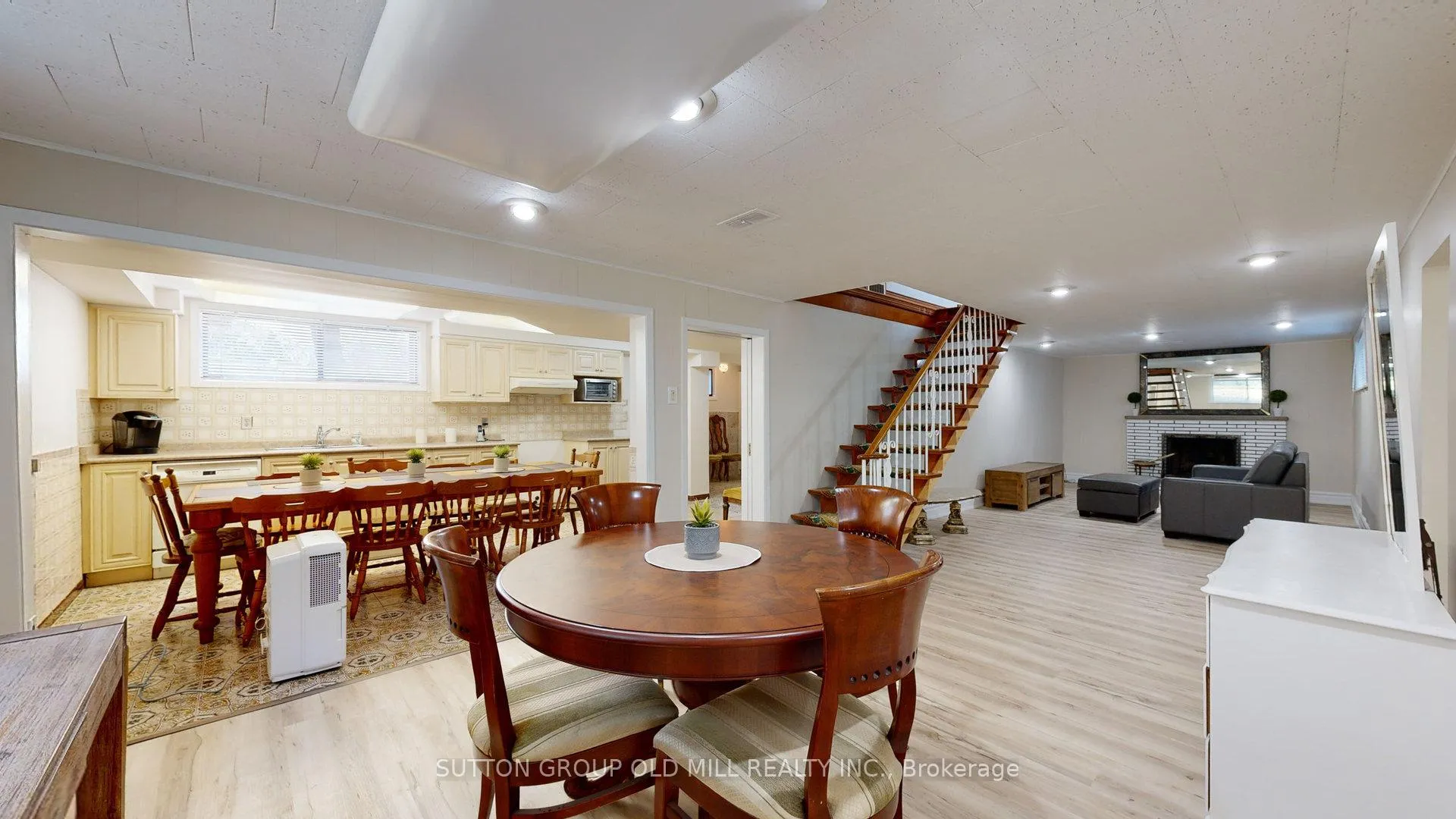 Photo 24 of 9 Westmount Park Road, Etobicoke, Humber Heights — HOMEH