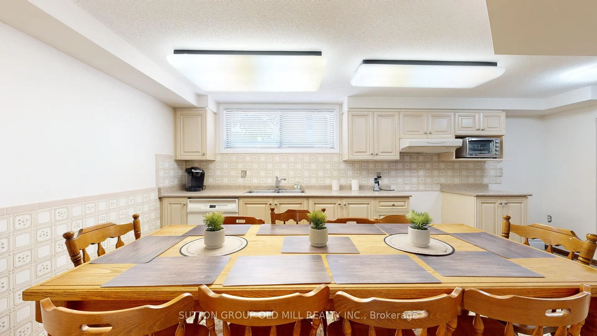 Photo 26 of 9 Westmount Park Road, Etobicoke, Humber Heights — HOMEH
