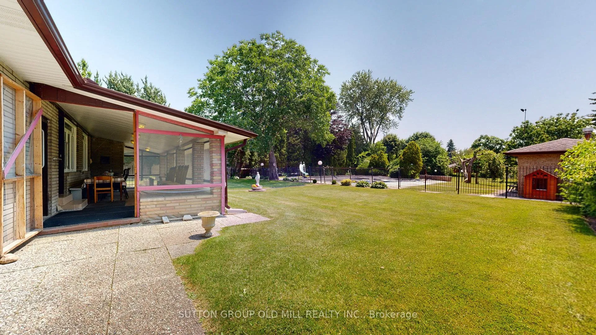 Photo 32 of 9 Westmount Park Road, Etobicoke, Humber Heights — HOMEH