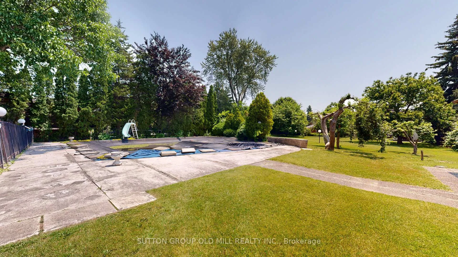 Photo 33 of 9 Westmount Park Road, Etobicoke, Humber Heights — HOMEH