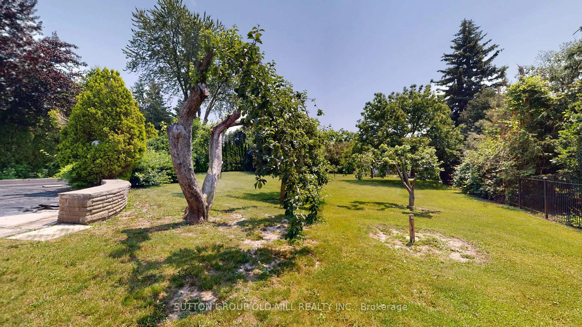 Photo 34 of 9 Westmount Park Road, Etobicoke, Humber Heights — HOMEH