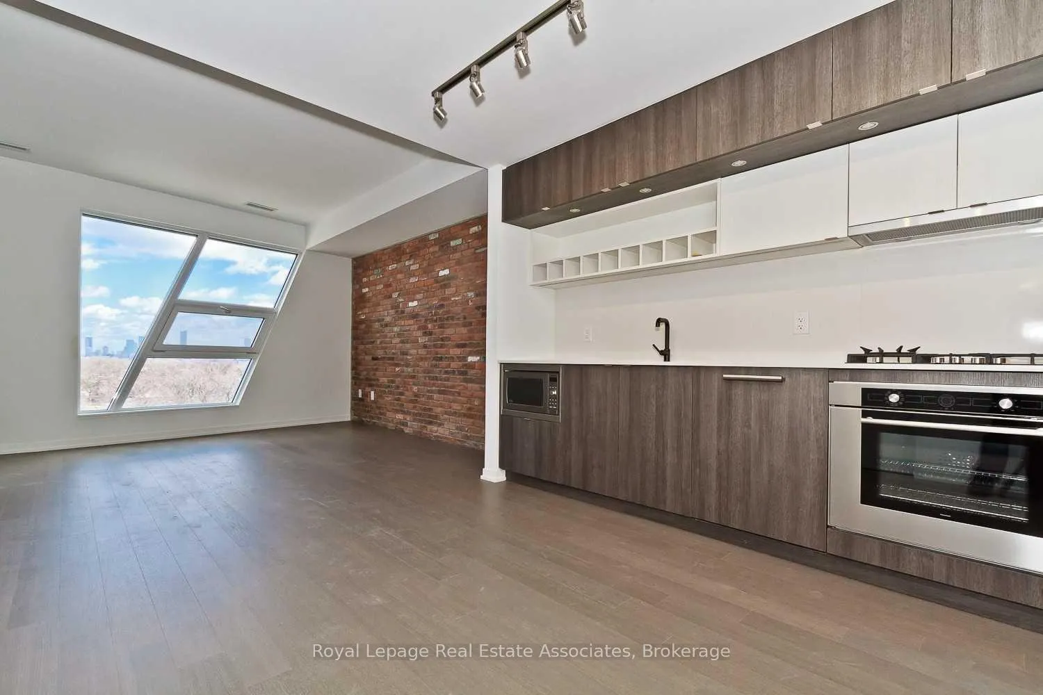 Front of Unit Ph1, 138 St Helens Avenue