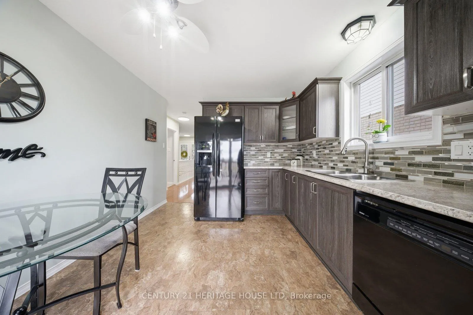 Photo 10 of 37 Anastasia Crescent, Brantford, Lynden Hills — HOMEH