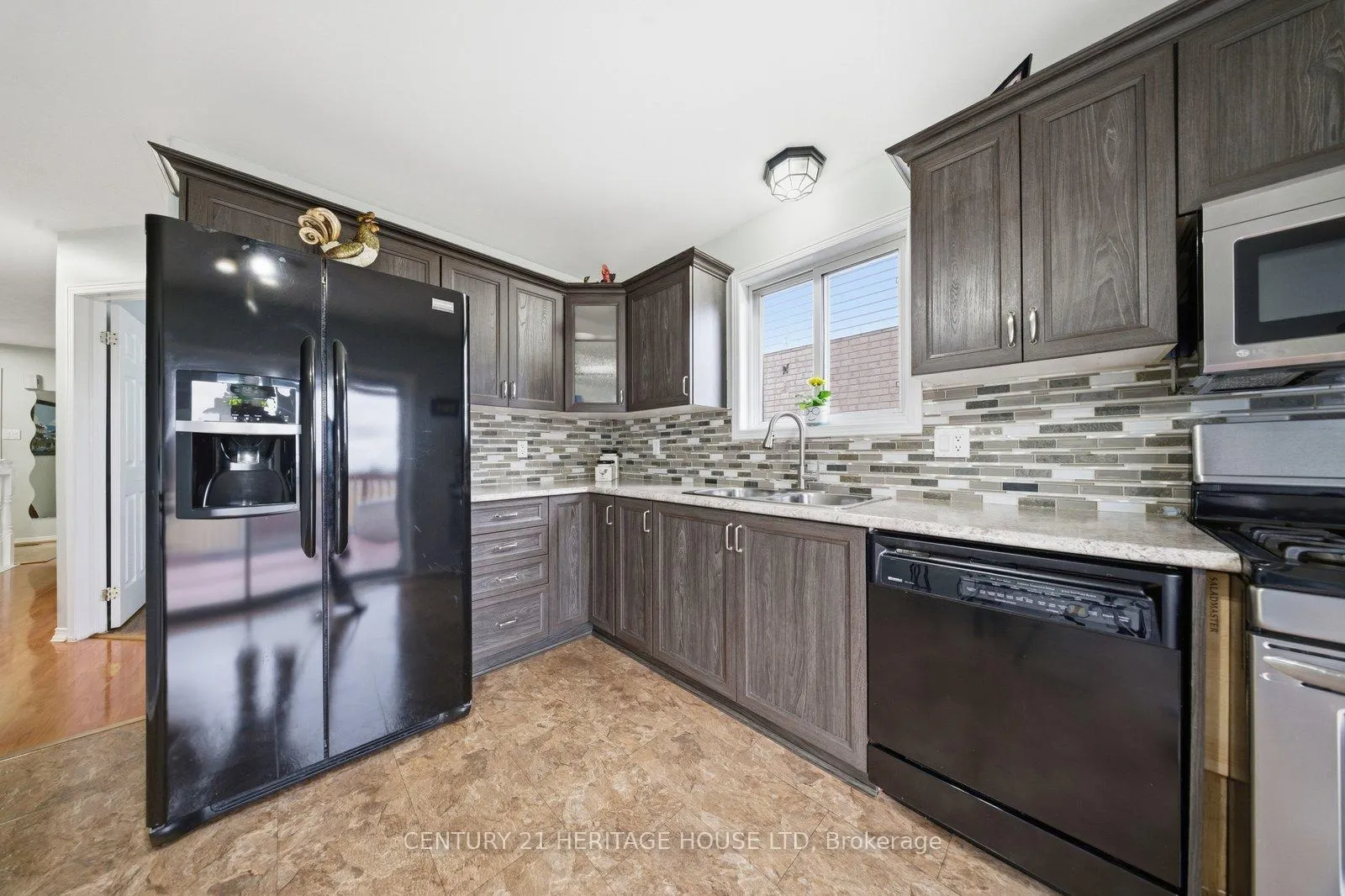 Photo 11 of 37 Anastasia Crescent, Brantford, Lynden Hills — HOMEH