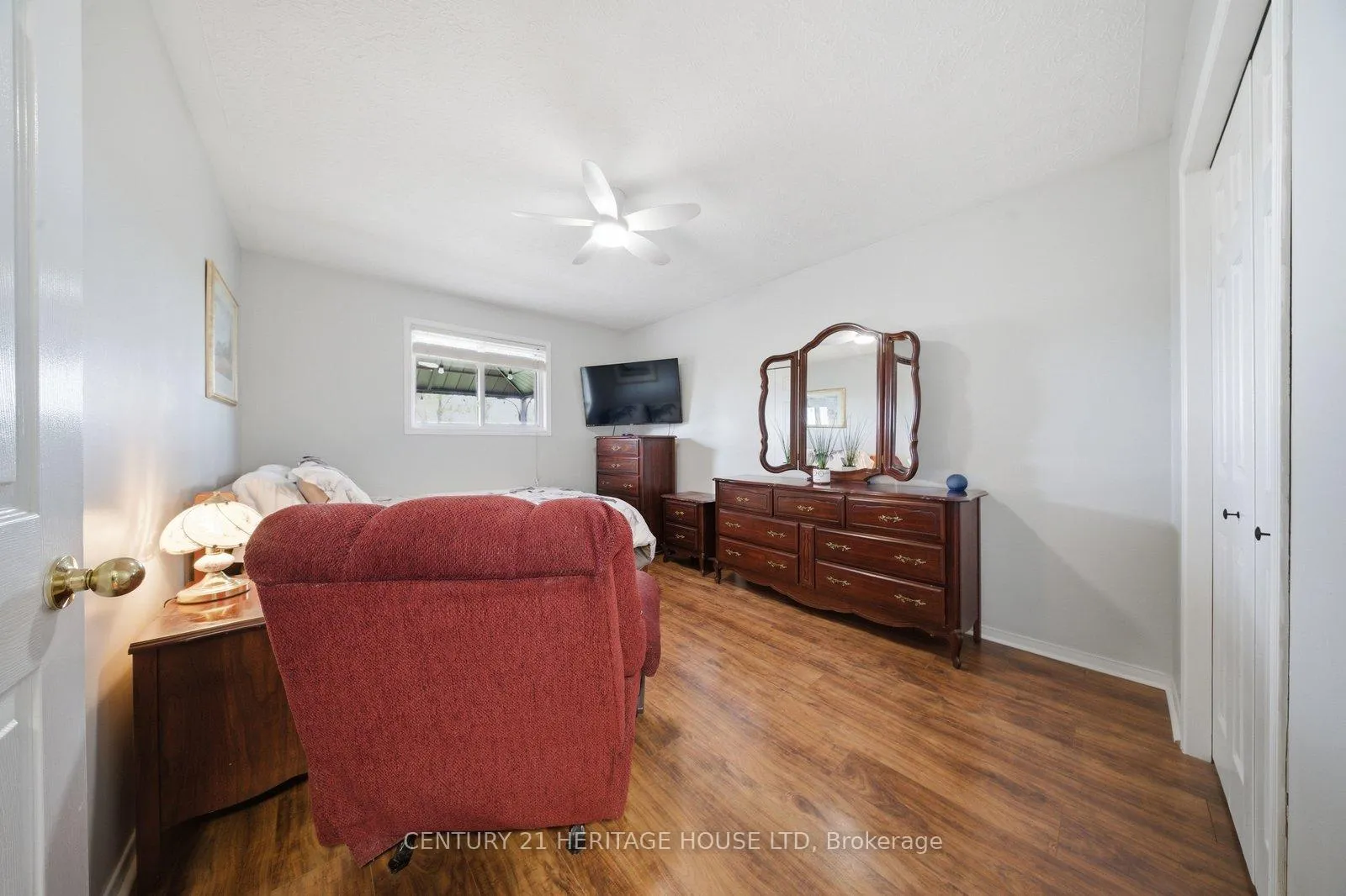 Photo 13 of 37 Anastasia Crescent, Brantford, Lynden Hills — HOMEH
