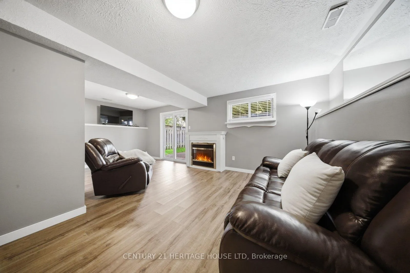 Photo 18 of 37 Anastasia Crescent, Brantford, Lynden Hills — HOMEH