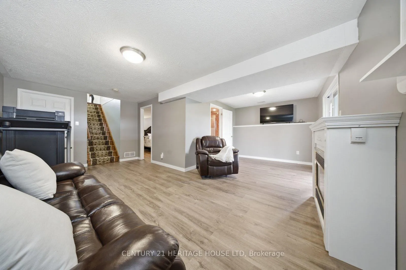 Photo 19 of 37 Anastasia Crescent, Brantford, Lynden Hills — HOMEH
