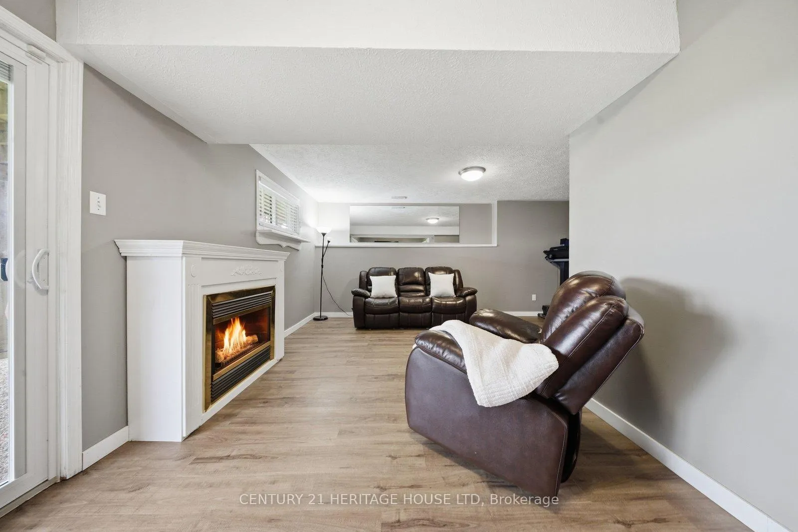 Photo 20 of 37 Anastasia Crescent, Brantford, Lynden Hills — HOMEH