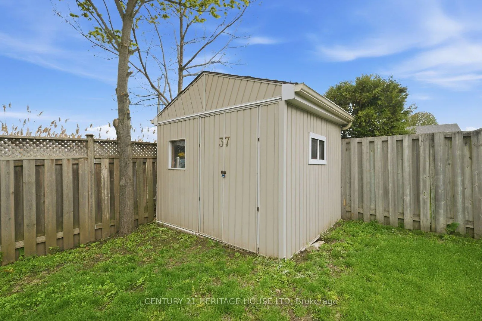 Photo 31 of 37 Anastasia Crescent, Brantford, Lynden Hills — HOMEH