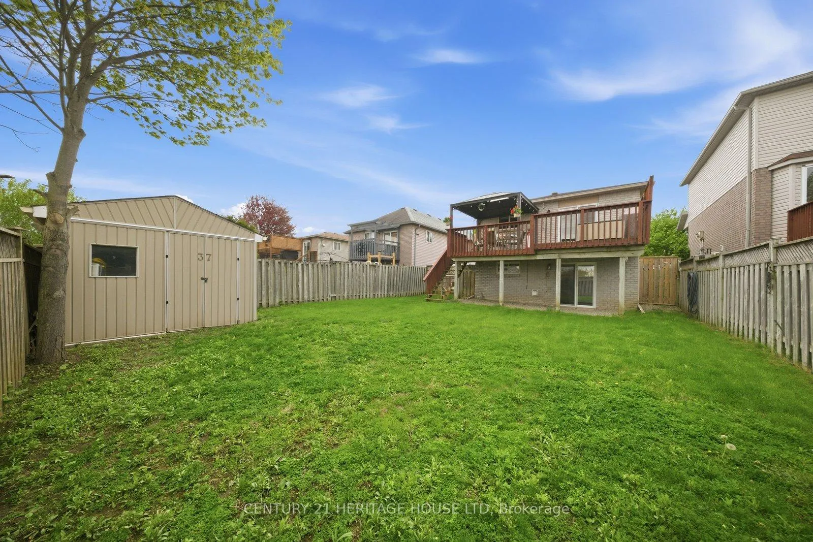 Photo 2 of 37 Anastasia Crescent, Brantford, Lynden Hills — HOMEH