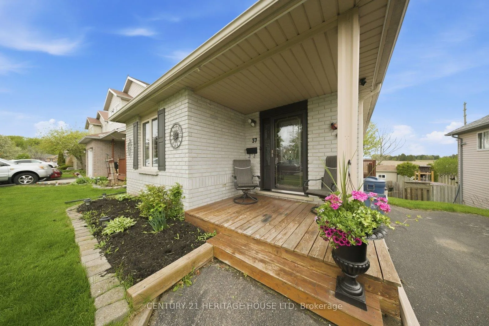 Photo 34 of 37 Anastasia Crescent, Brantford, Lynden Hills — HOMEH