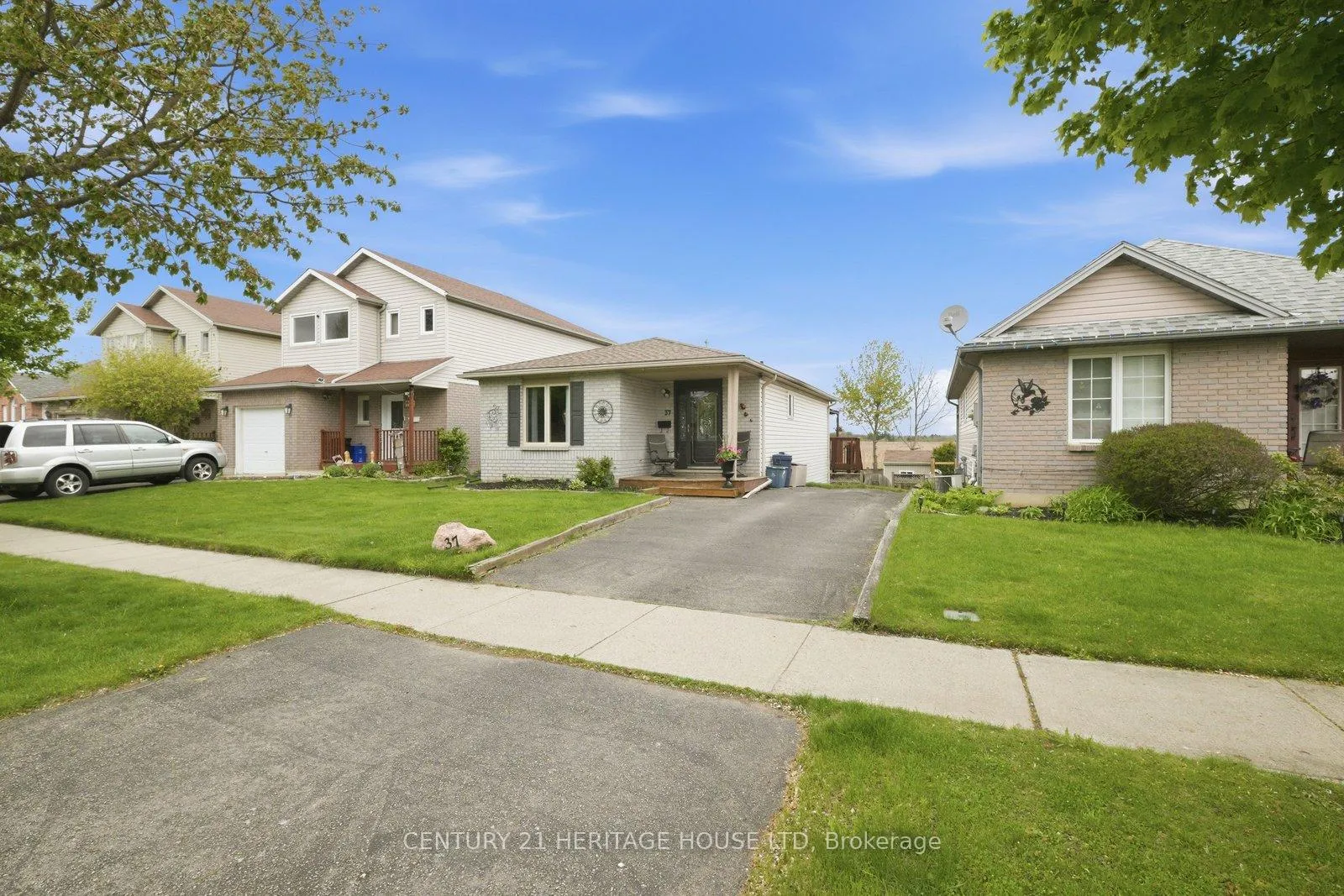 Photo 35 of 37 Anastasia Crescent, Brantford, Lynden Hills — HOMEH