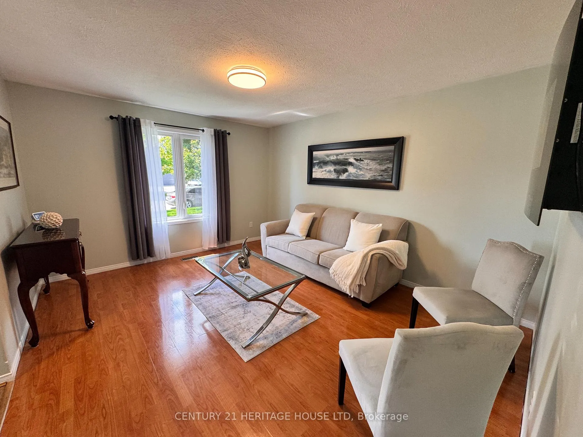 Photo 5 of 37 Anastasia Crescent, Brantford, Lynden Hills — HOMEH