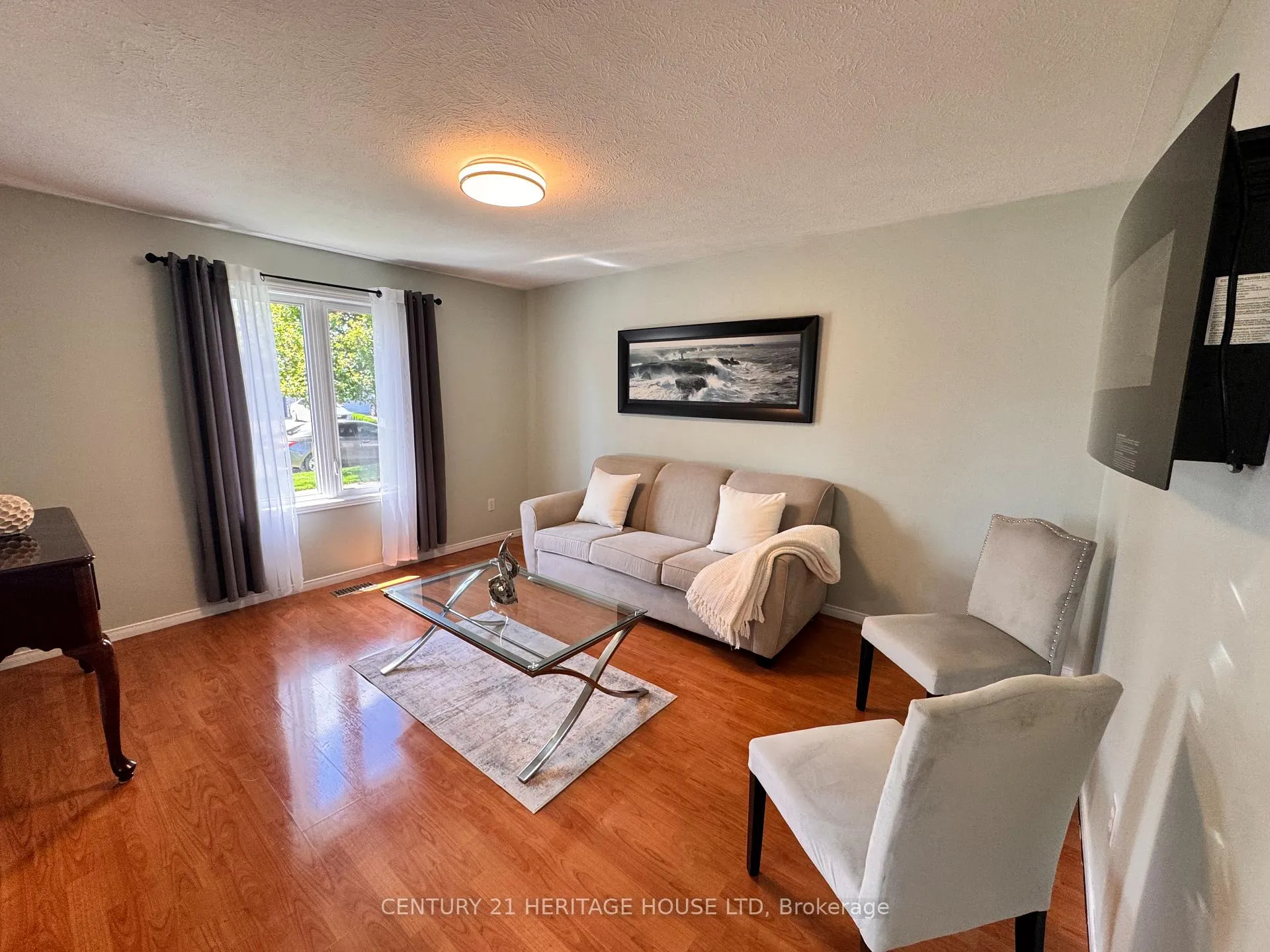 Photo 7 of 37 Anastasia Crescent, Brantford, Lynden Hills — HOMEH