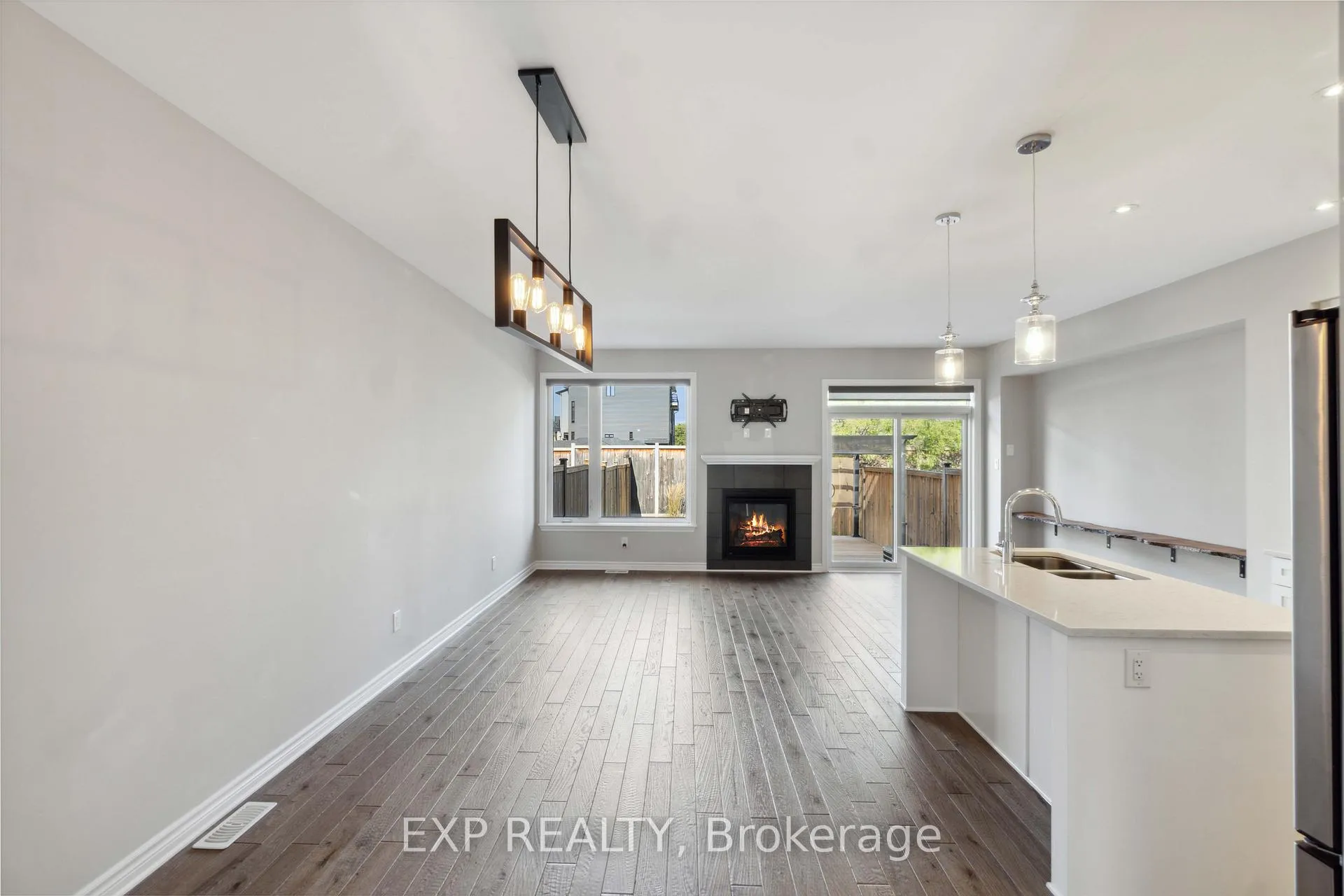 Photo 7 of 760 Carnelian Crescent, Ottawa, Riverside South/Gloucester Glen — HOMEH