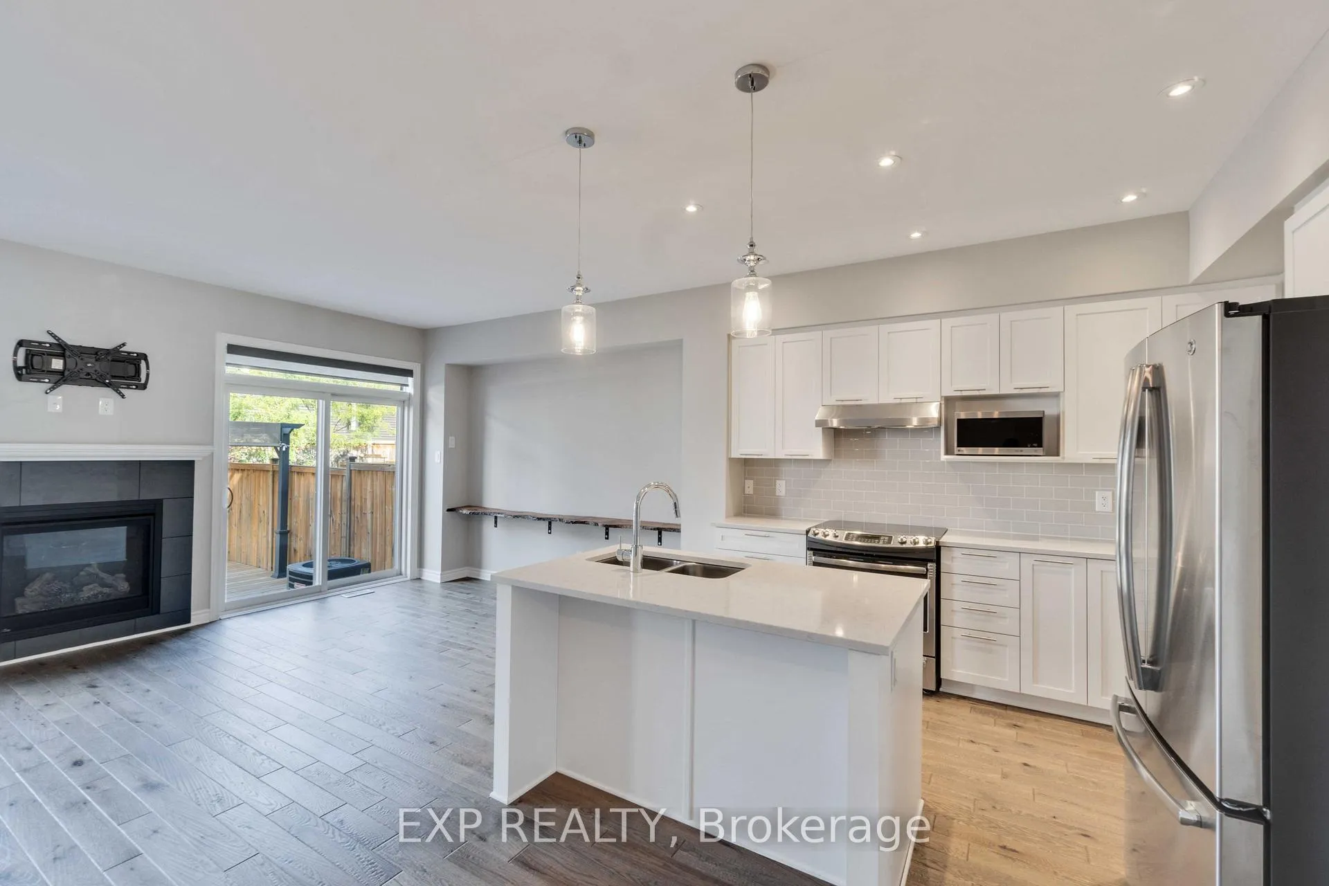 Photo 8 of 760 Carnelian Crescent, Ottawa, Riverside South/Gloucester Glen — HOMEH