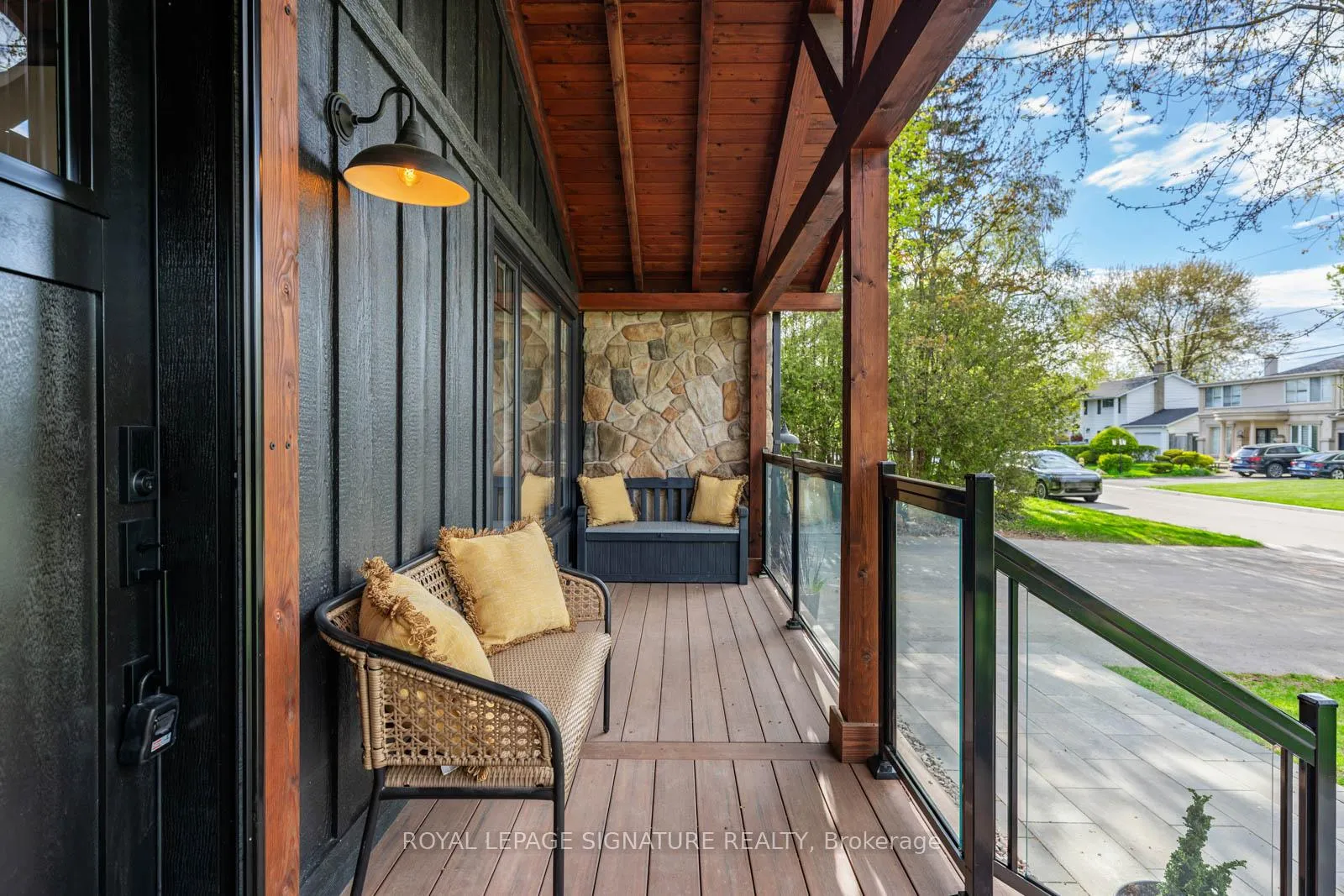Photo 5 of 917 Vistula Drive, Pickering, West Shore — HOMEH