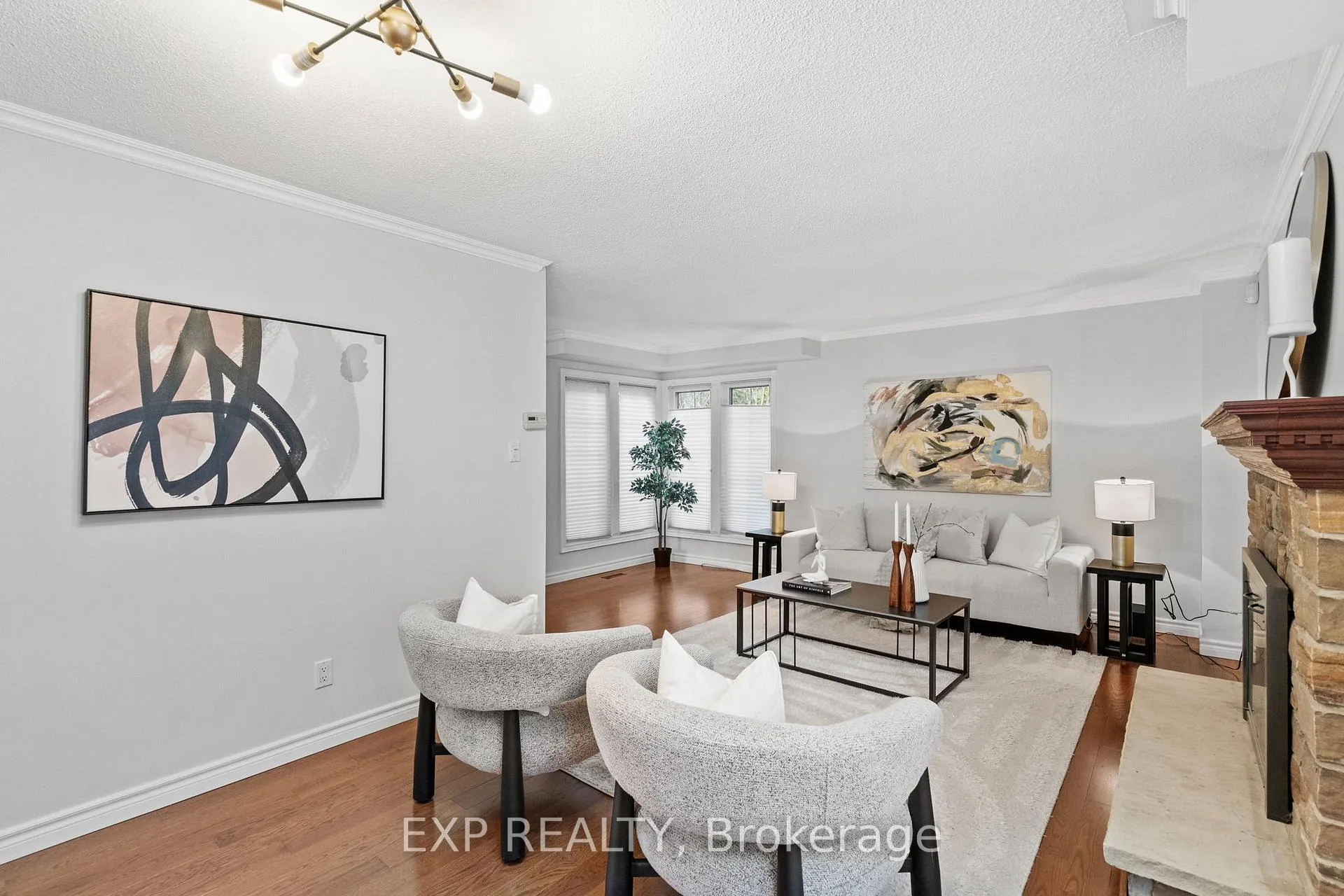 Photo 3 of 24 Juniper Crescent, Markham, Unionville — HOMEH