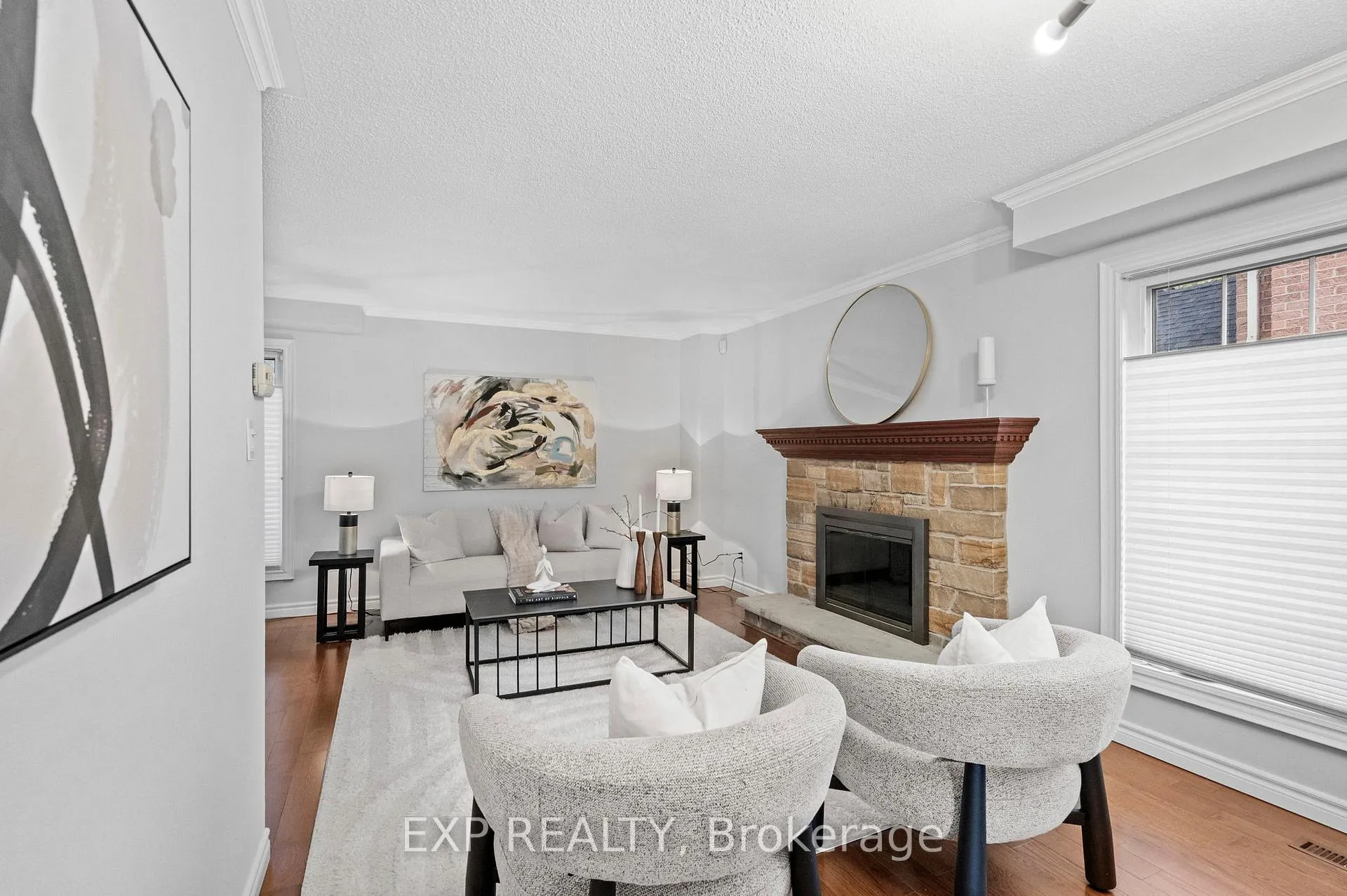 Photo 4 of 24 Juniper Crescent, Markham, Unionville — HOMEH