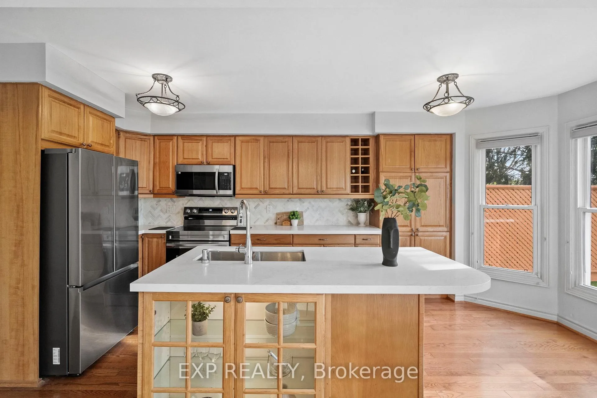 Photo 5 of 24 Juniper Crescent, Markham, Unionville — HOMEH