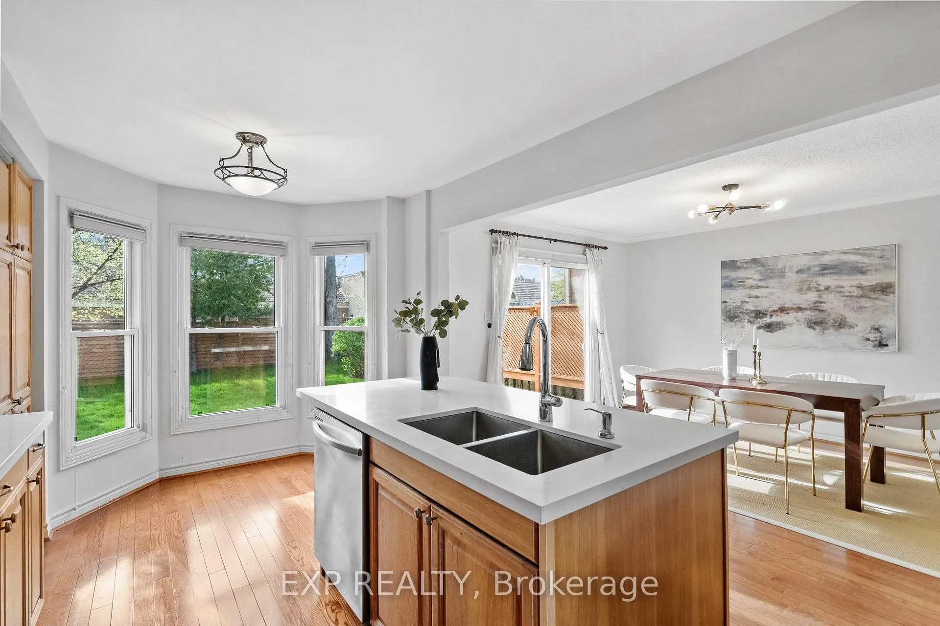 Photo 6 of 24 Juniper Crescent, Markham, Unionville — HOMEH