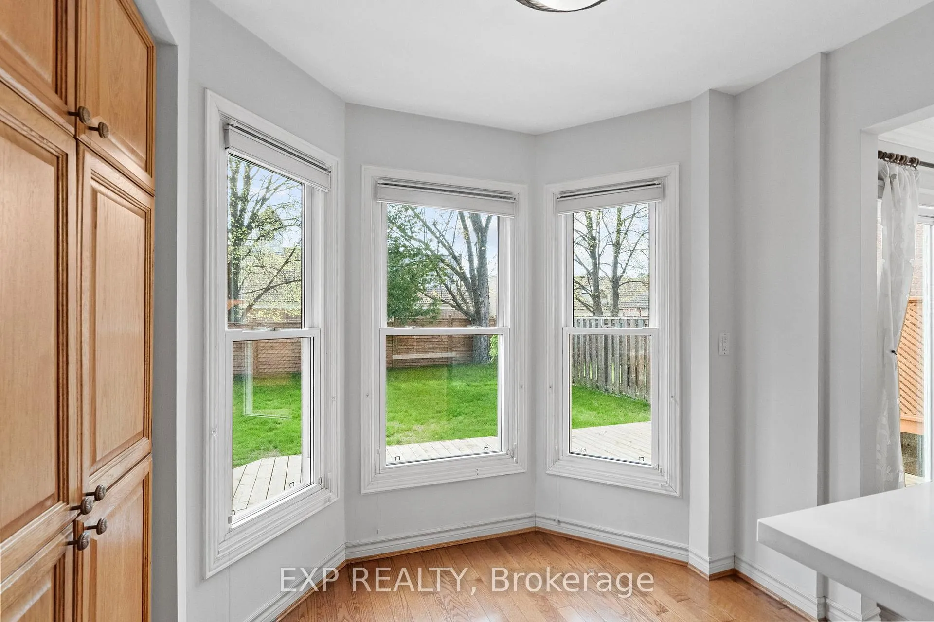 Photo 7 of 24 Juniper Crescent, Markham, Unionville — HOMEH