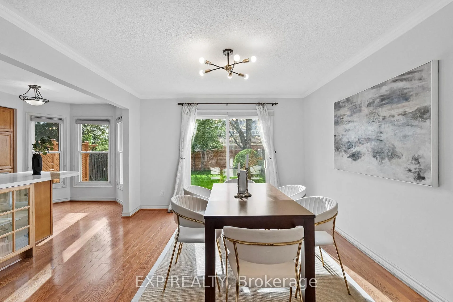 Photo 9 of 24 Juniper Crescent, Markham, Unionville — HOMEH