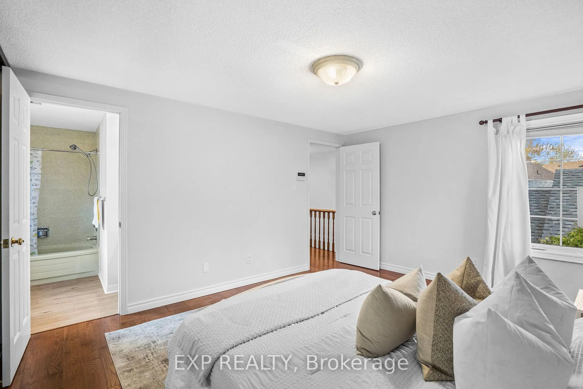 Photo 14 of 24 Juniper Crescent, Markham, Unionville — HOMEH