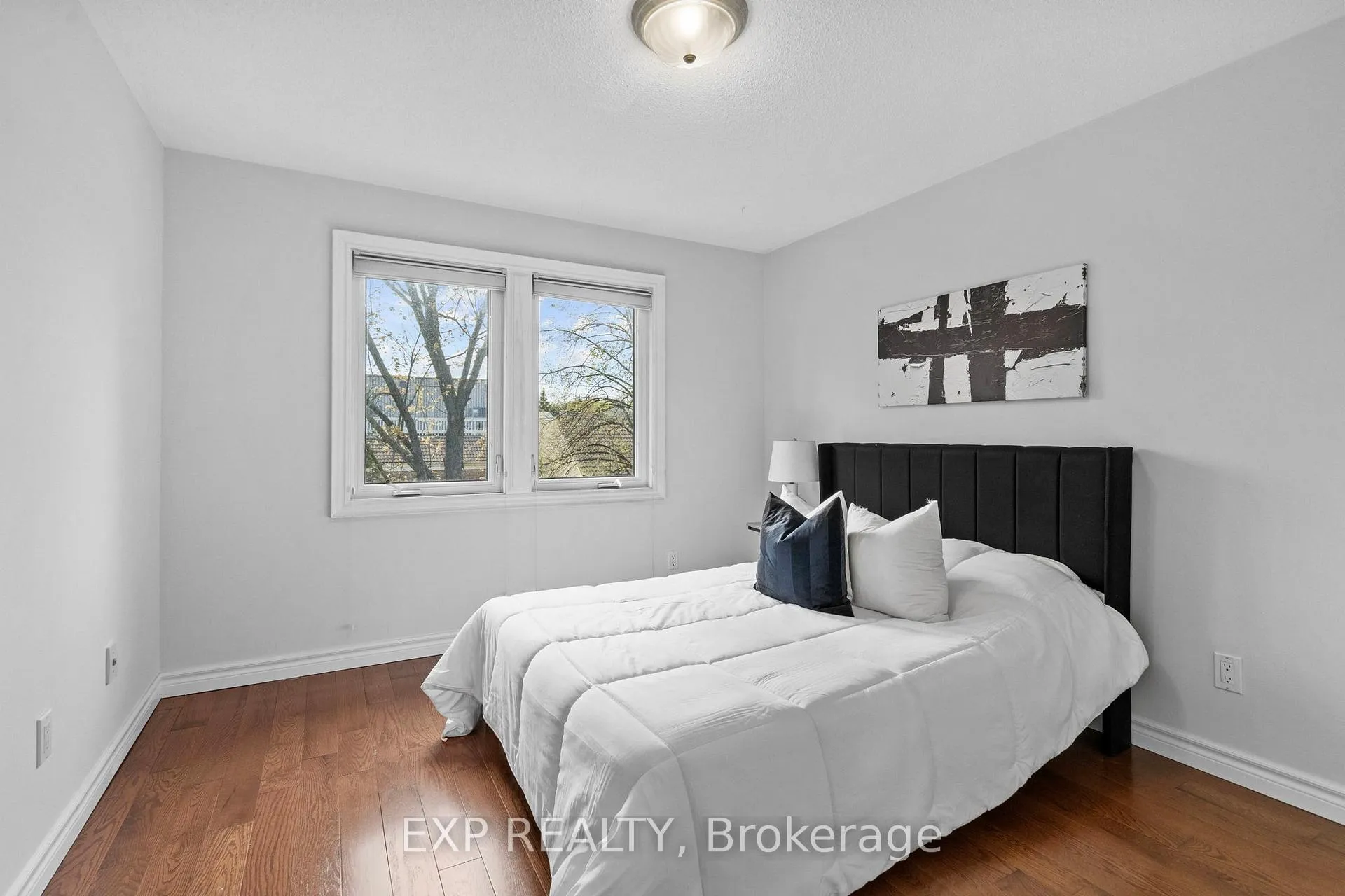 Photo 17 of 24 Juniper Crescent, Markham, Unionville — HOMEH
