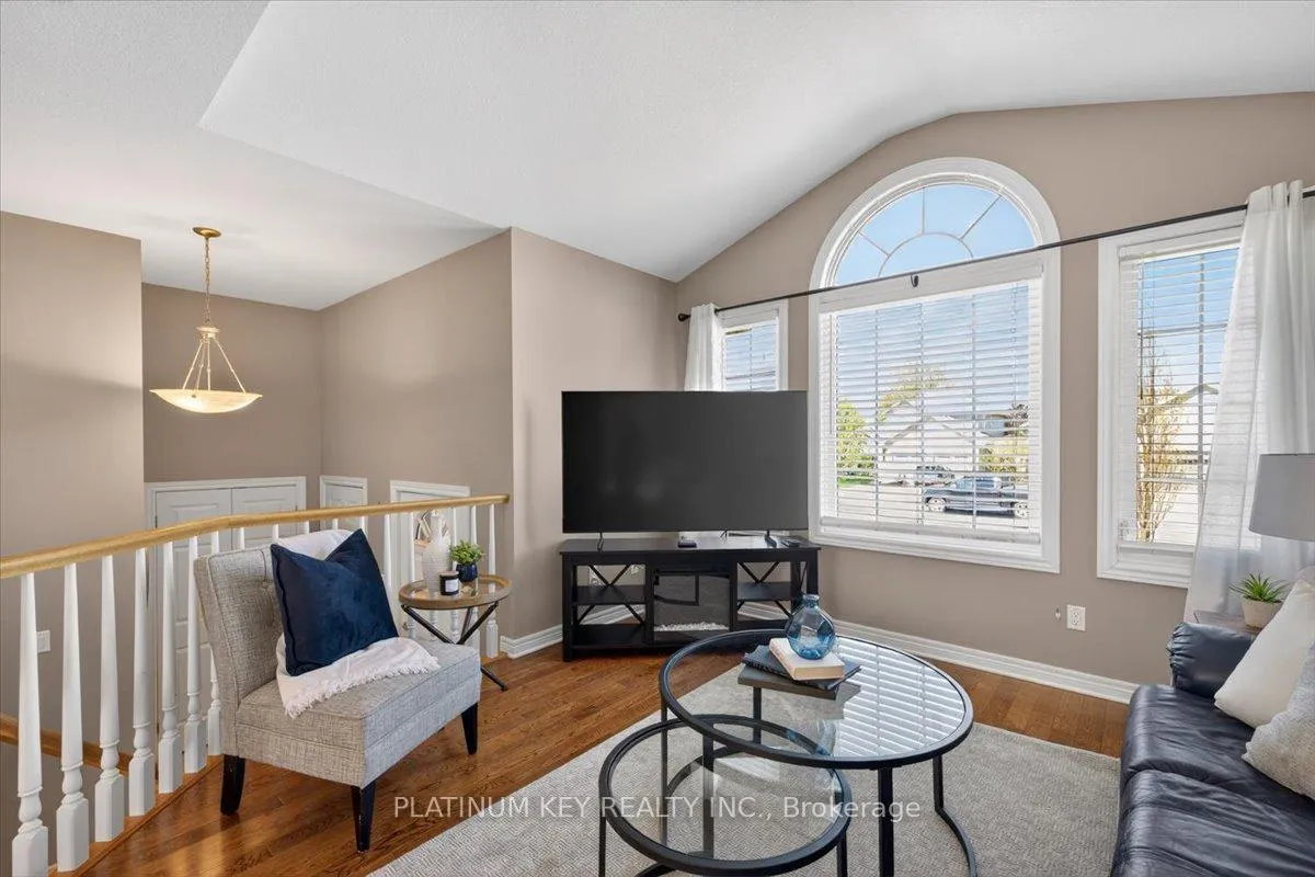 Photo 5 of 519 Darcy Drive, Strathroy-Caradoc, NE — HOMEH