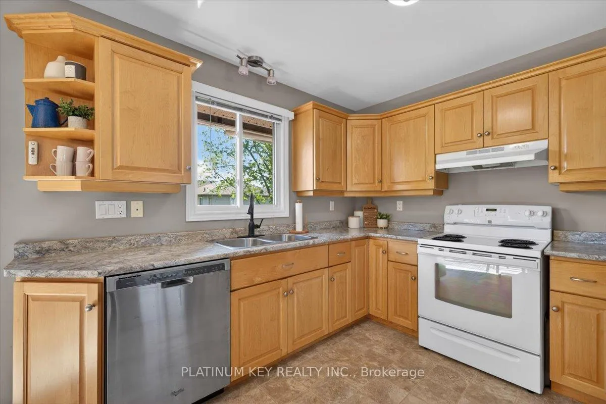 Photo 8 of 519 Darcy Drive, Strathroy-Caradoc, NE — HOMEH