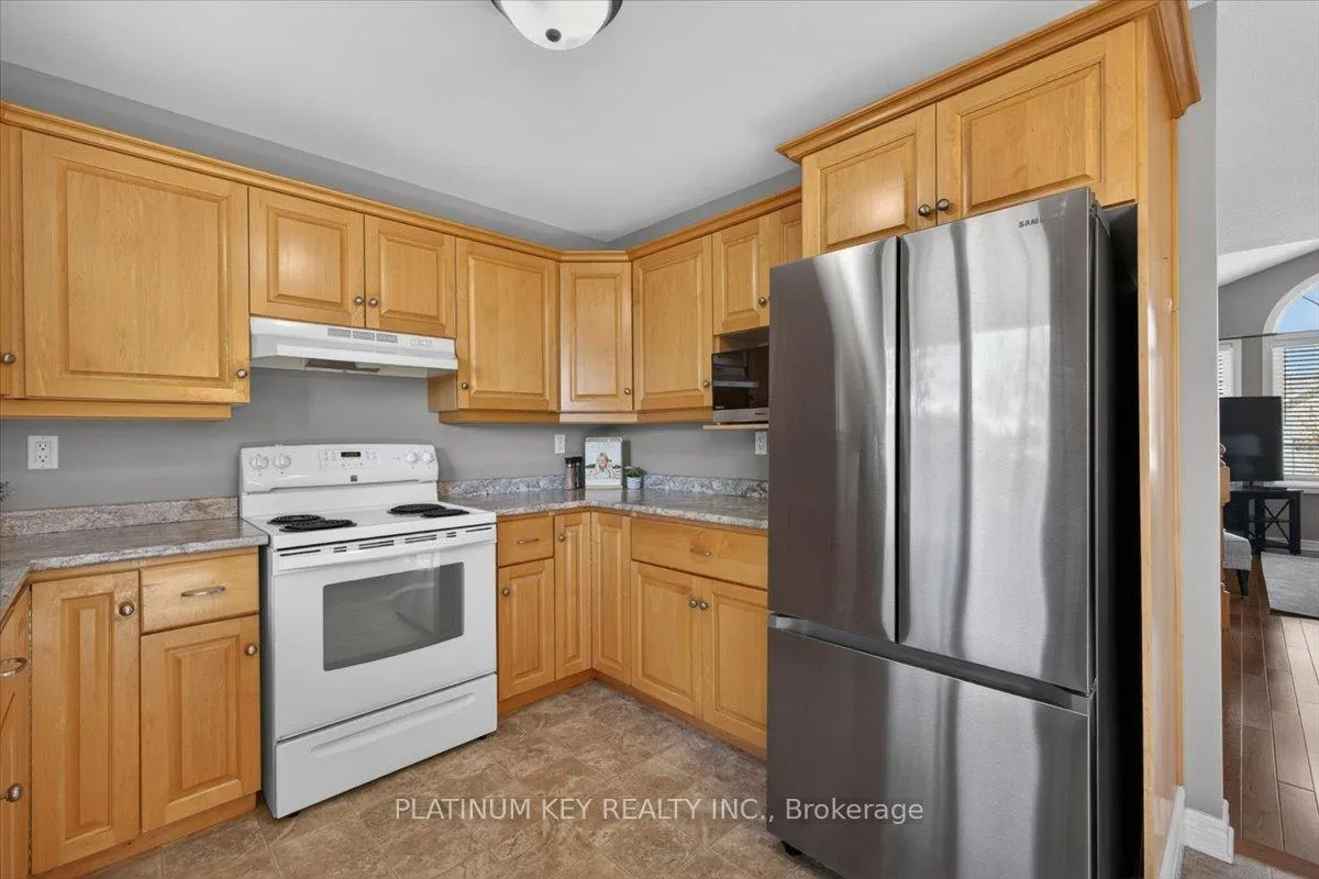 Photo 9 of 519 Darcy Drive, Strathroy-Caradoc, NE — HOMEH
