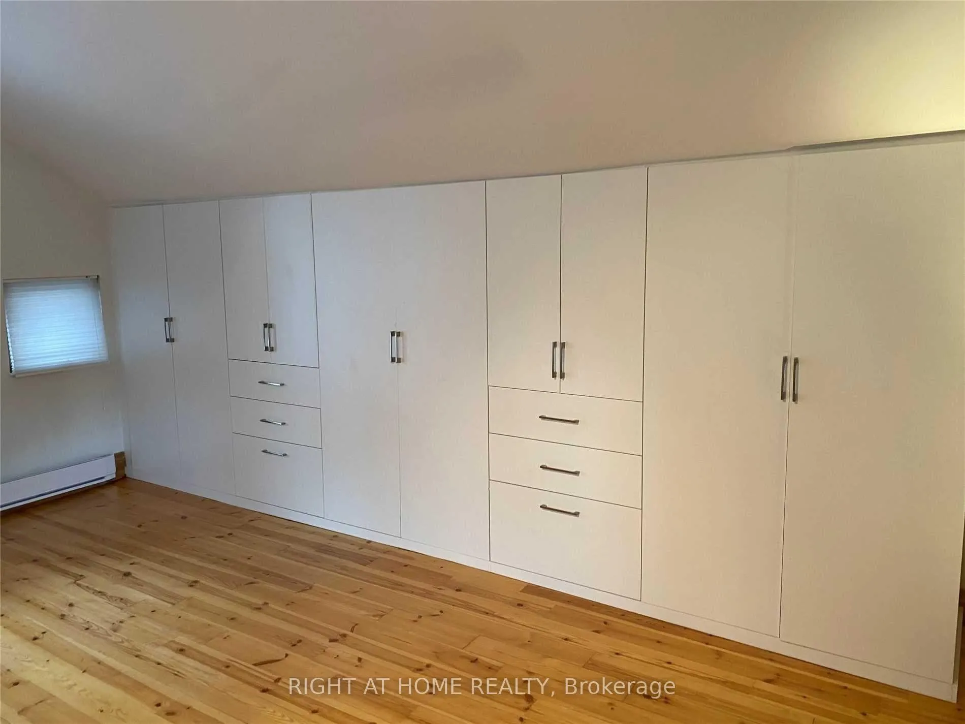 Photo 6 of 22 Croft Street, Toronto, University — HOMEH