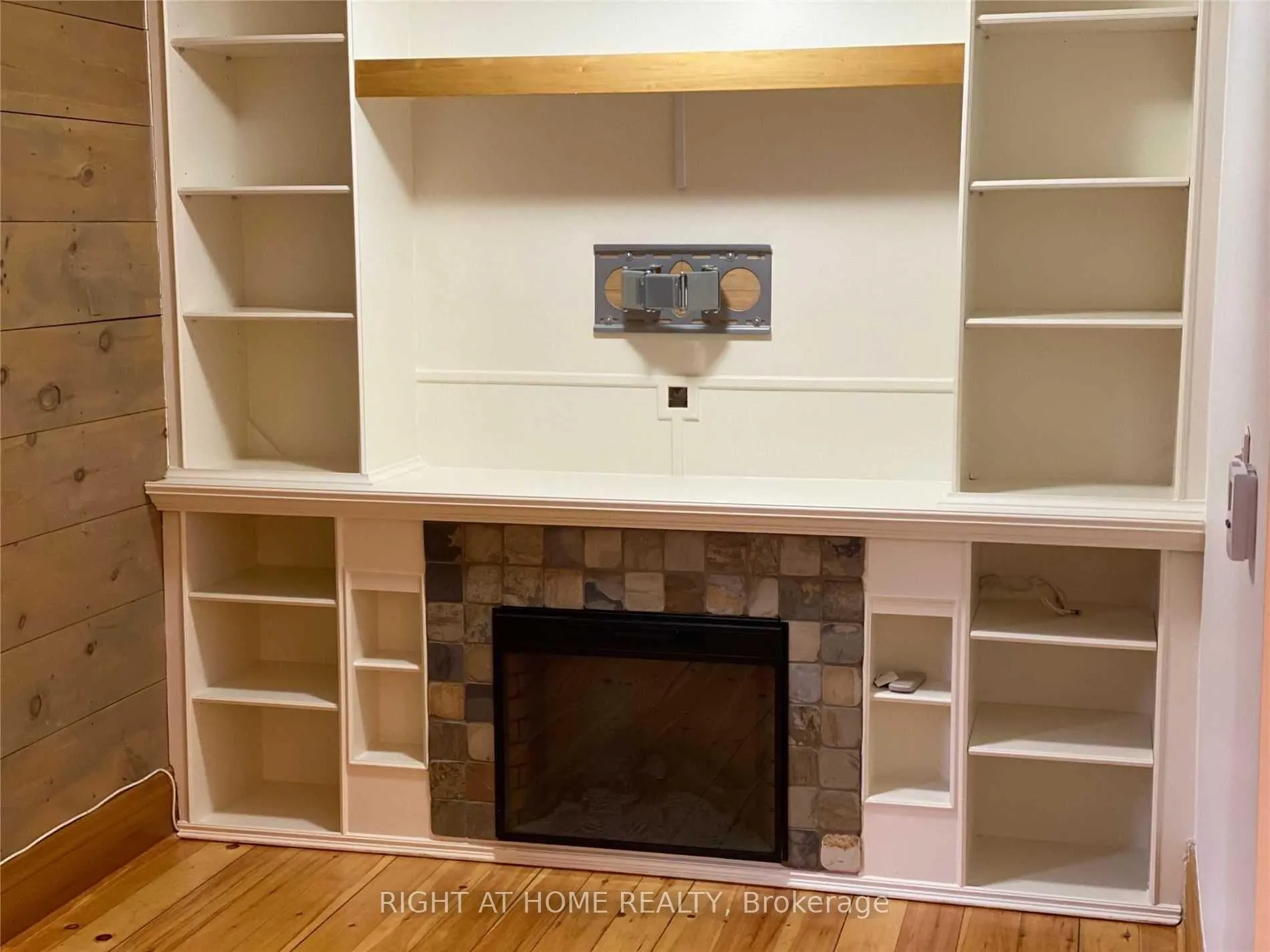 Photo 13 of 22 Croft Street, Toronto, University — HOMEH