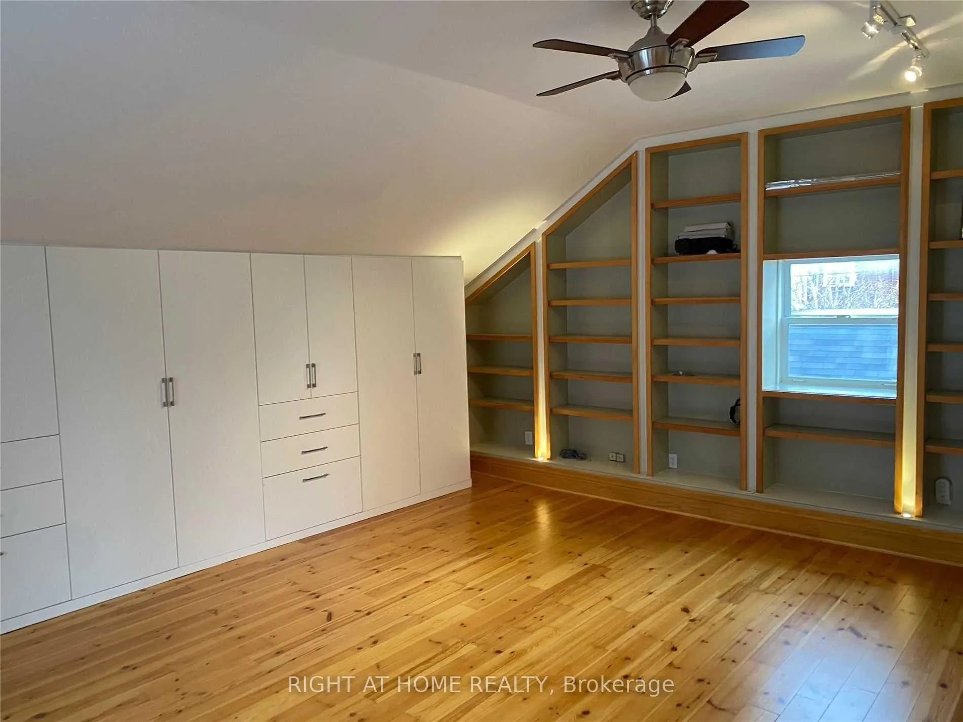 Photo 16 of 22 Croft Street, Toronto, University — HOMEH